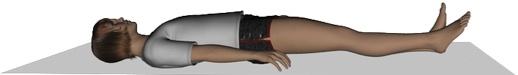 Imagen ilustrativa, muñeca tumbada boca arriba, piernas estiradas