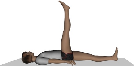 Imagen ilustrativa, muñeca tumbada boca arriba, piernas estiradas, la izquierda apoyada en el suelo y la derecha con el pie al cenit