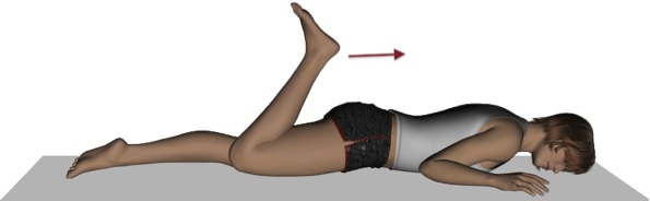 Imagen ilustrativa, muñeca tumbada boca abajo, pierna izquierda estirada, pierna derecha doblando la rodilla, talón hacia el glúteo